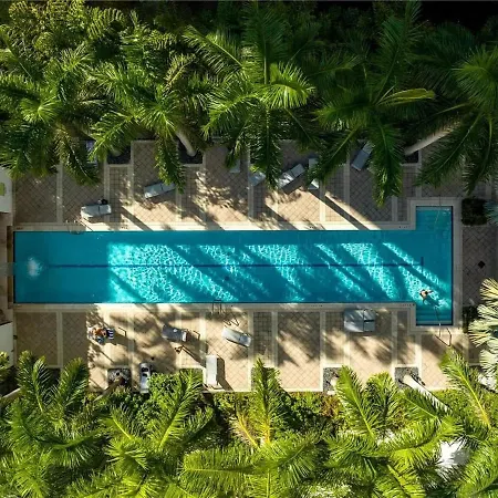 Center Stage- Downtown Parking Pool Hot Tub Villa